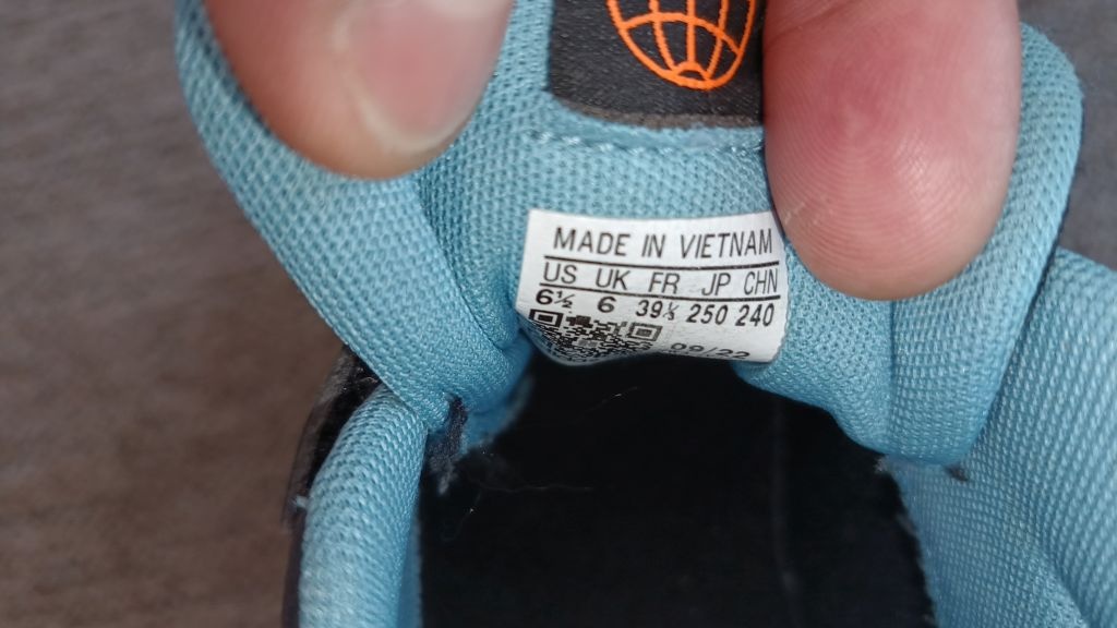 Predám pekné botasky ADIDAS veľ.UK6 - 2