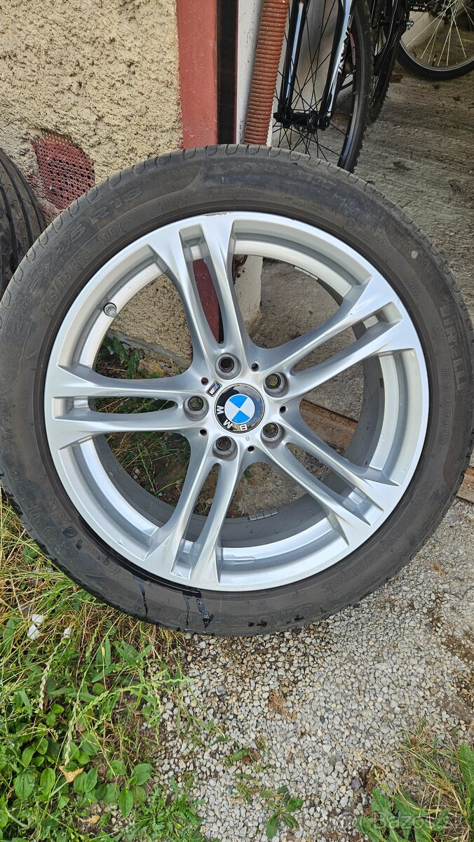 BMW 245/45 R18 - 2