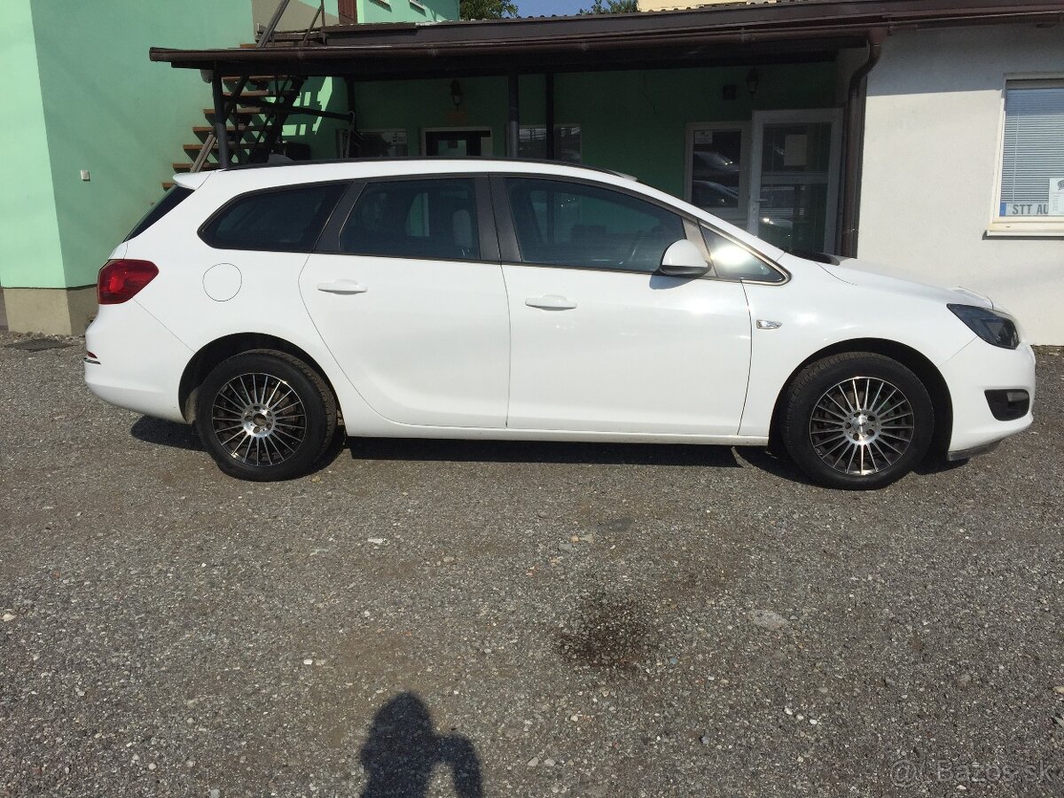 Opel Astra Sport Tourer 3 900 € - 2