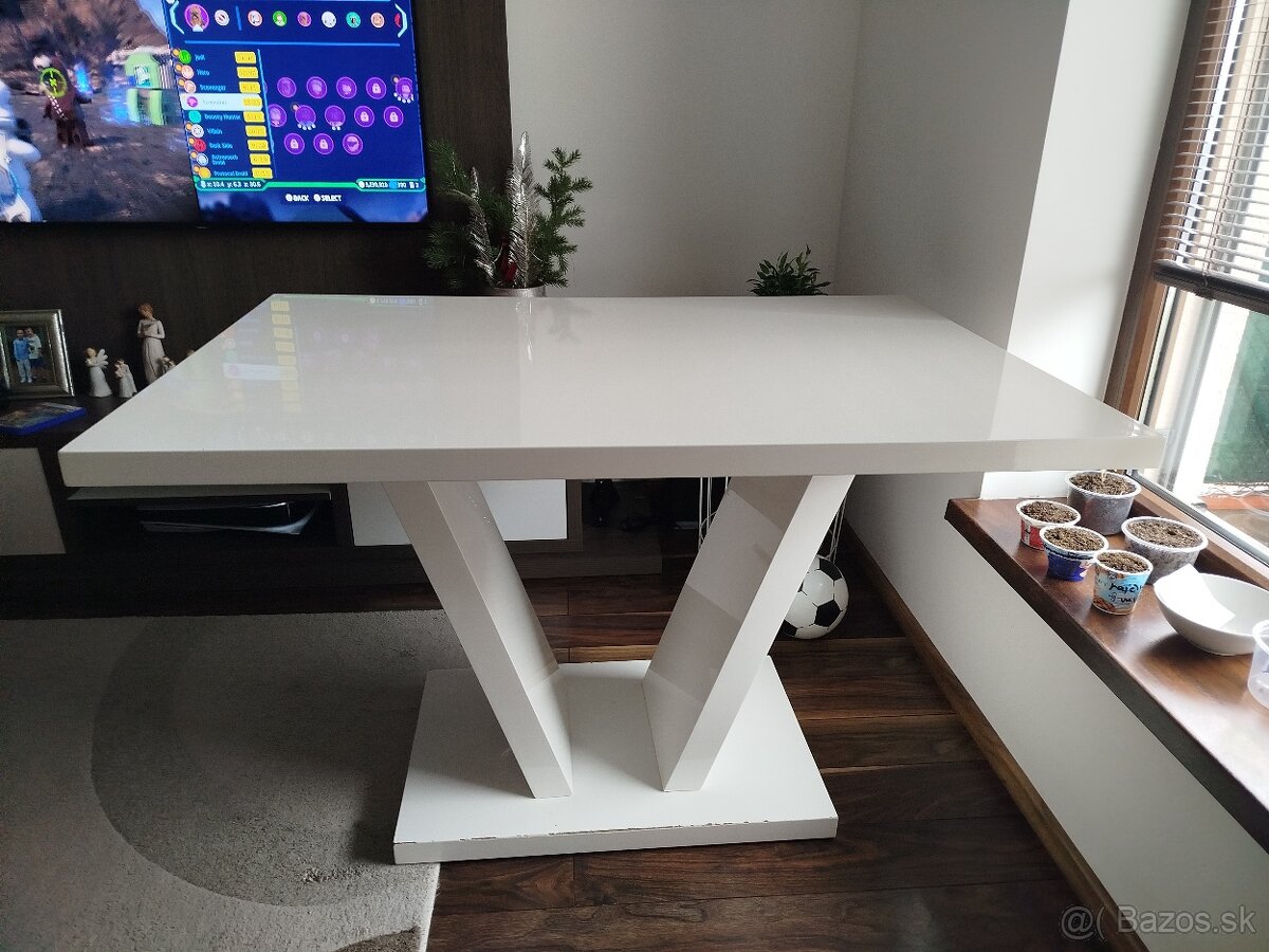 Jedálenský stôl - 2