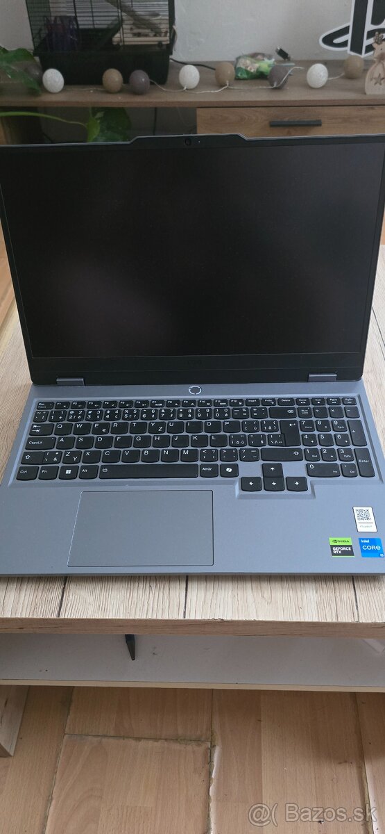 Lenovo LOQ 15IAX9 - 2