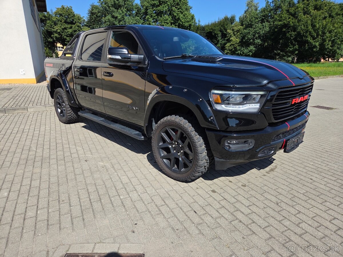 DODGE RAM 1500 5.7 HEMI 4x4 401PS 2020 FULL PLNÁ MOŽNOST