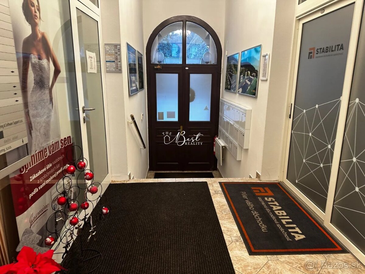 Kancelária v centre mesta s výhľadom na hrad 15m2 - 2