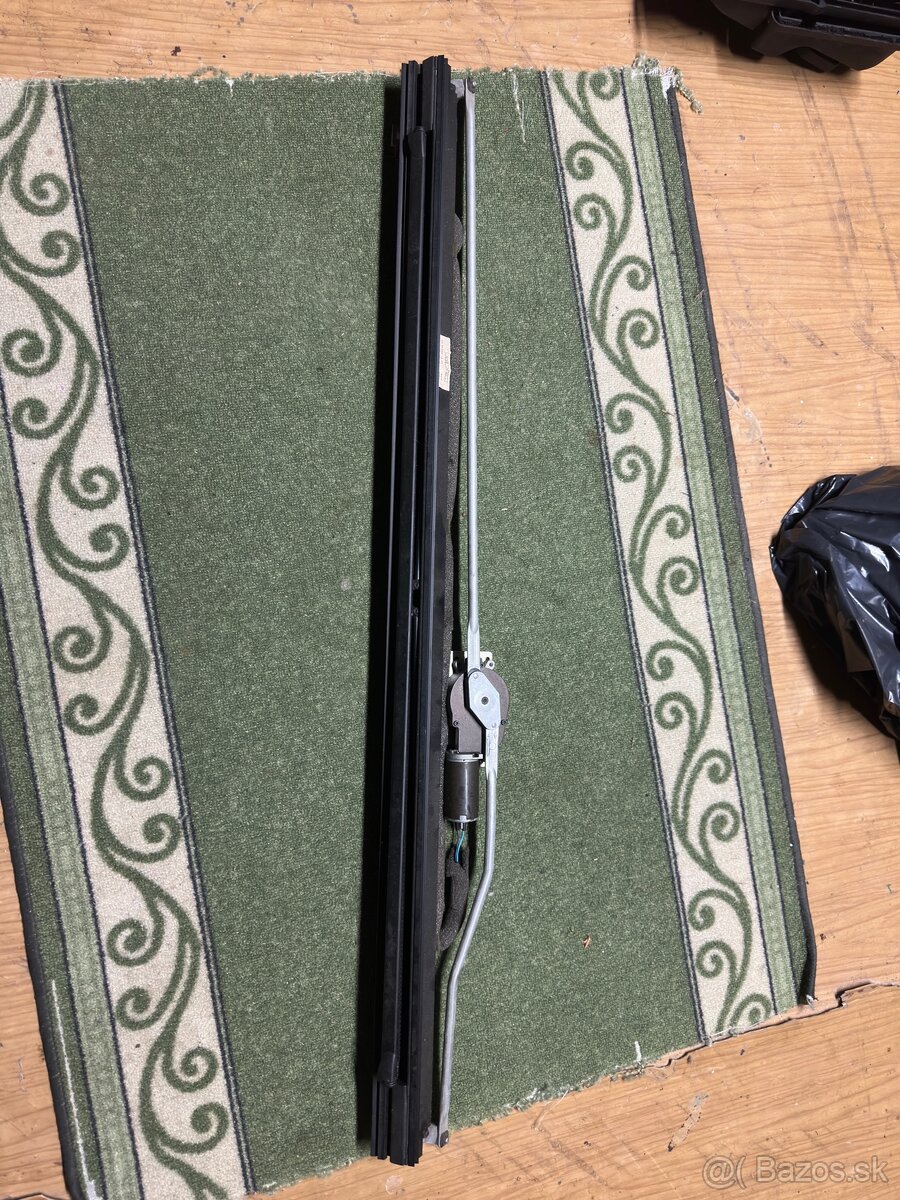 BMW E46 elektricka sťahovacia roleta na zadné okno - 2