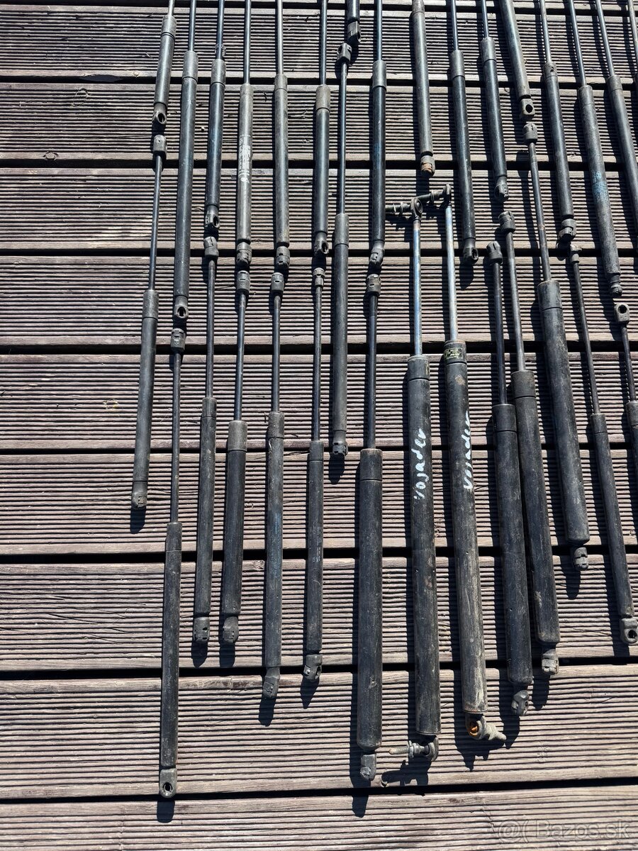 Podpery , vzpery kufra - 2