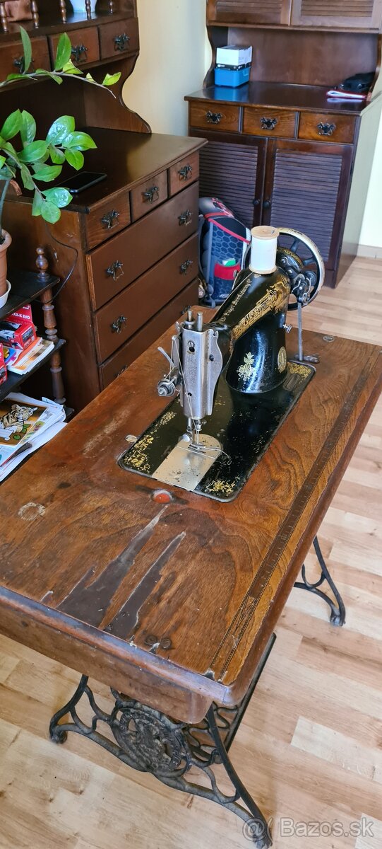 Predám funkčný stroj Singer - 2