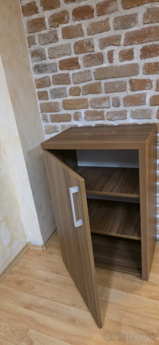 Zostava nábytku 450,- - 2