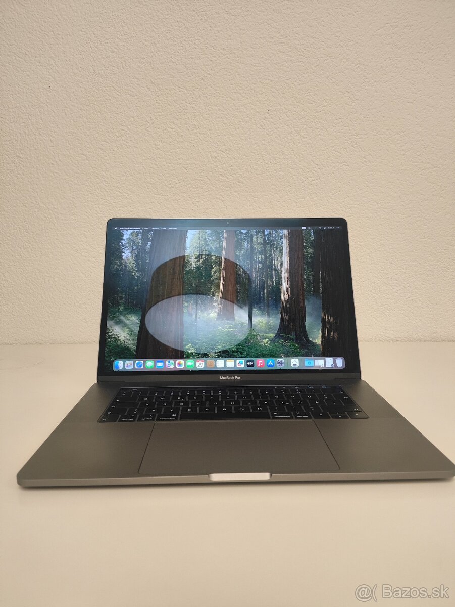 MacBook Pro 15" 2018 | i7 • 16GB • 256GB - 2