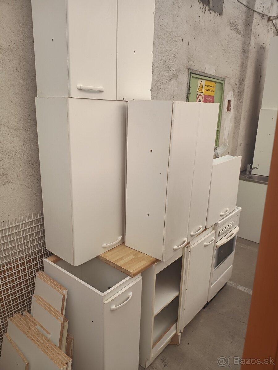 KUCHYNSKÁ LINKA BIELEJ FARBY - 2