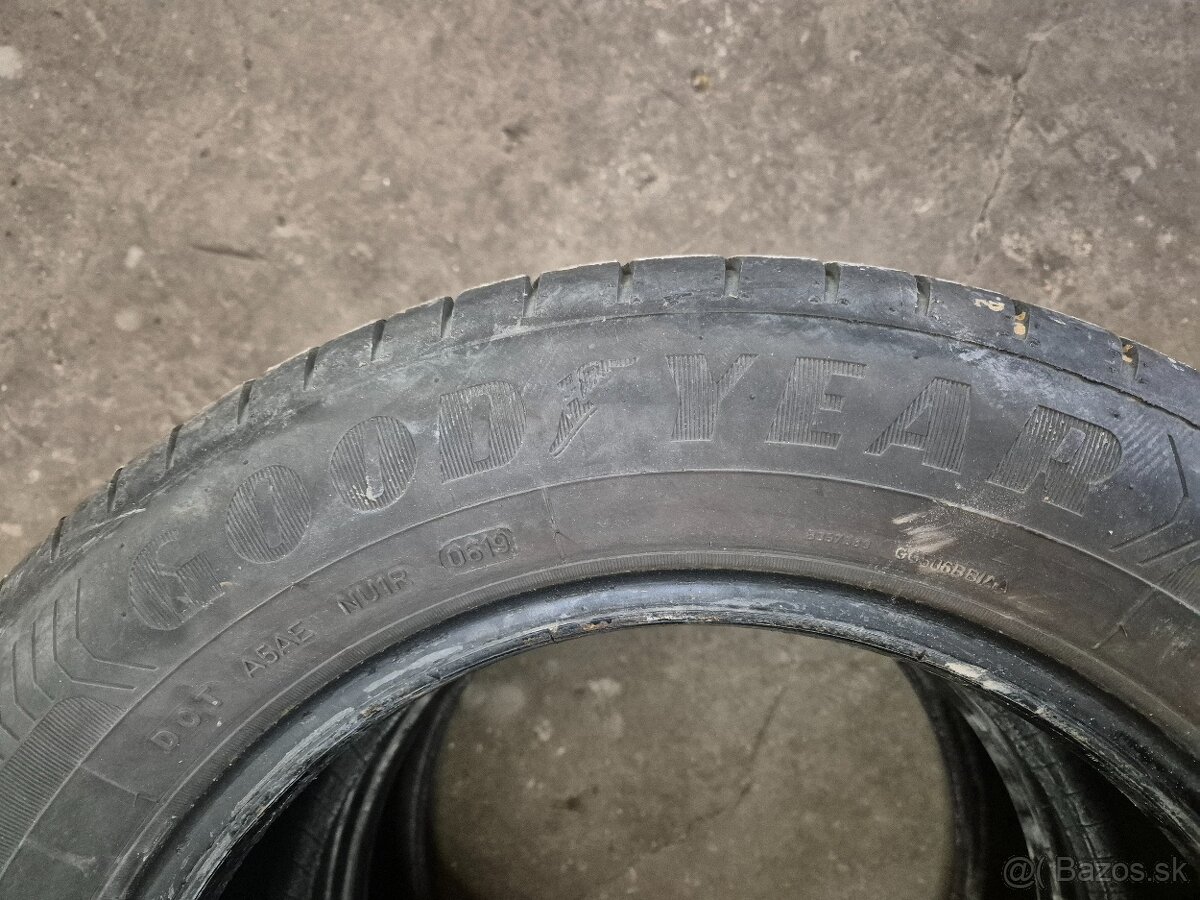 Goodyear Efficient Grip 195/65 R15 91H - 2