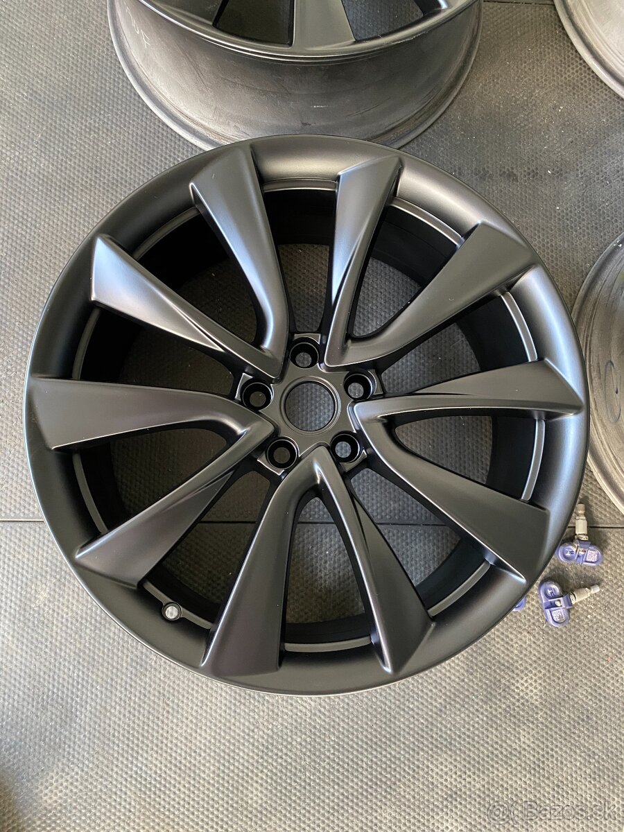 TESLA model 3 disky 20" - 2