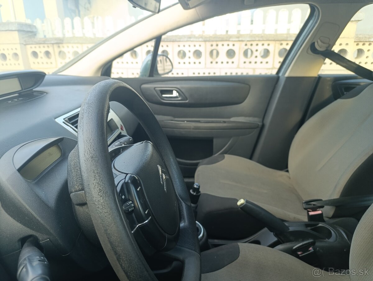Predám nepojazdné auto Citroen C4 - 2