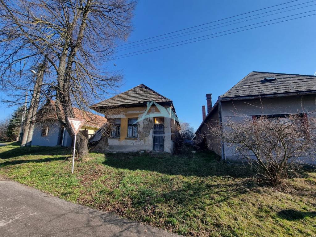 Rodinný dom, stavebný pozemk na predaj v lokalite Šahy časť - 2