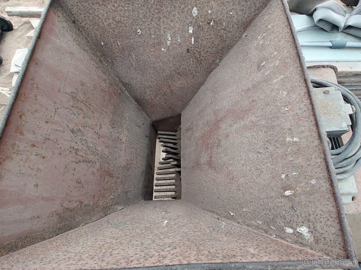 Šrotovník na zeminu - 2