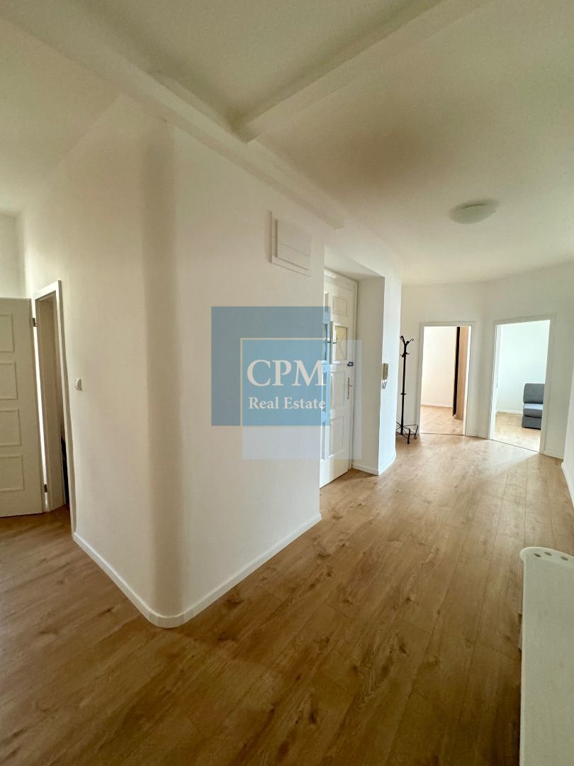 Ponúkame na prenájom 3. izbový veľký byt v centre mesta na Z - 2