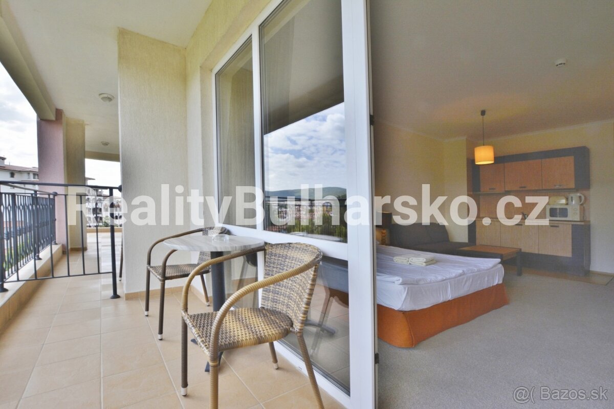 Velmi prostorné a plně zařízené studio (1+kk, 50 m²) s balko - 2