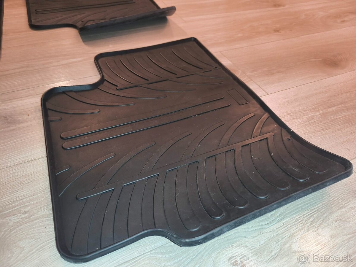 Gumené rohože na hyundai i30 - ako nové - 2