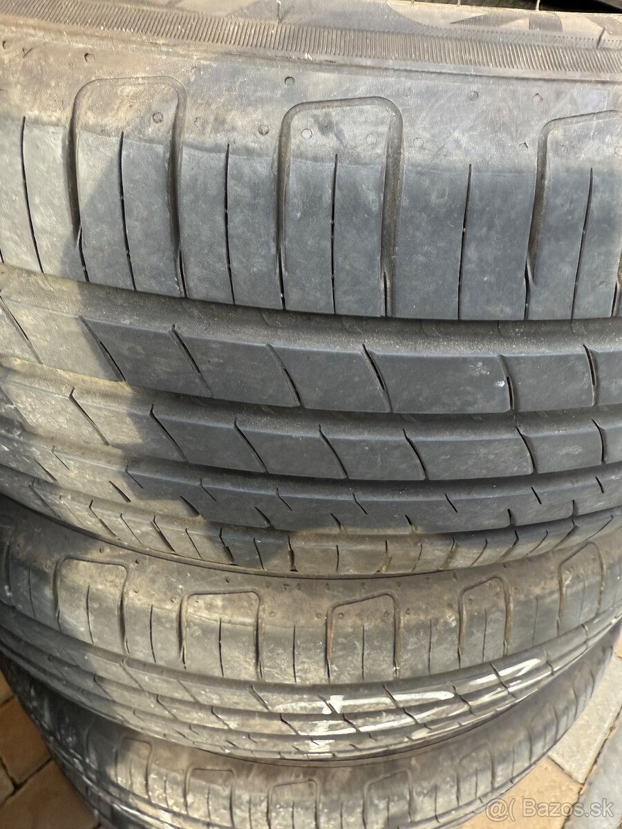 215/60R17 - 2