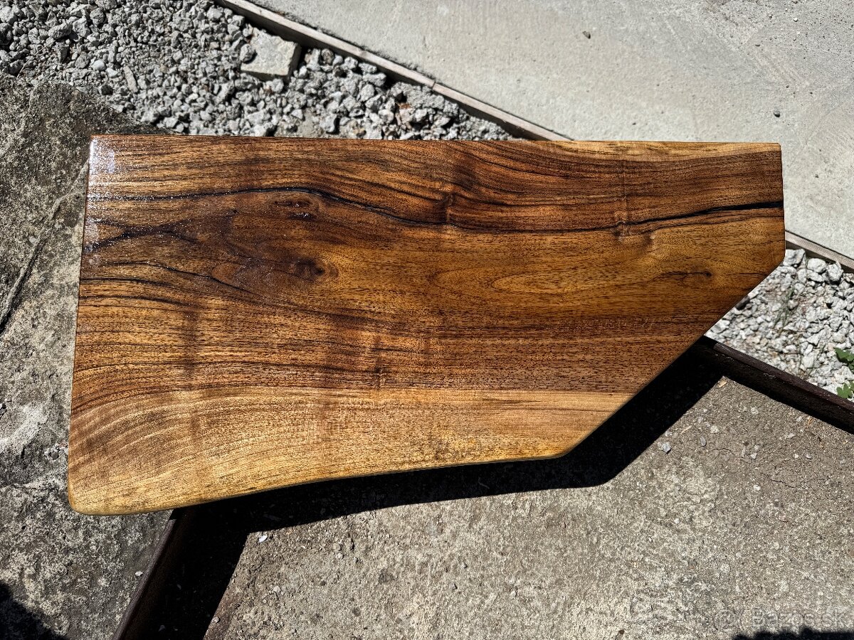 Orechová doska pod umývadlo - 2