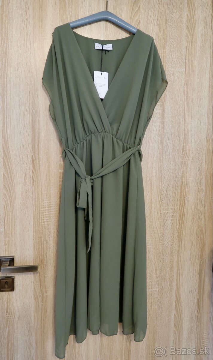 Khaki šaty s výstrihom - 2