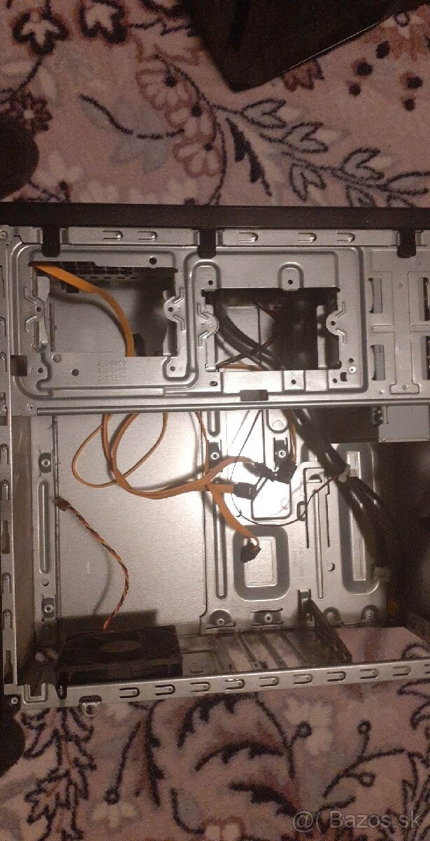 Predám pc skriňu značky HP. Je úplne ako nová. - 2