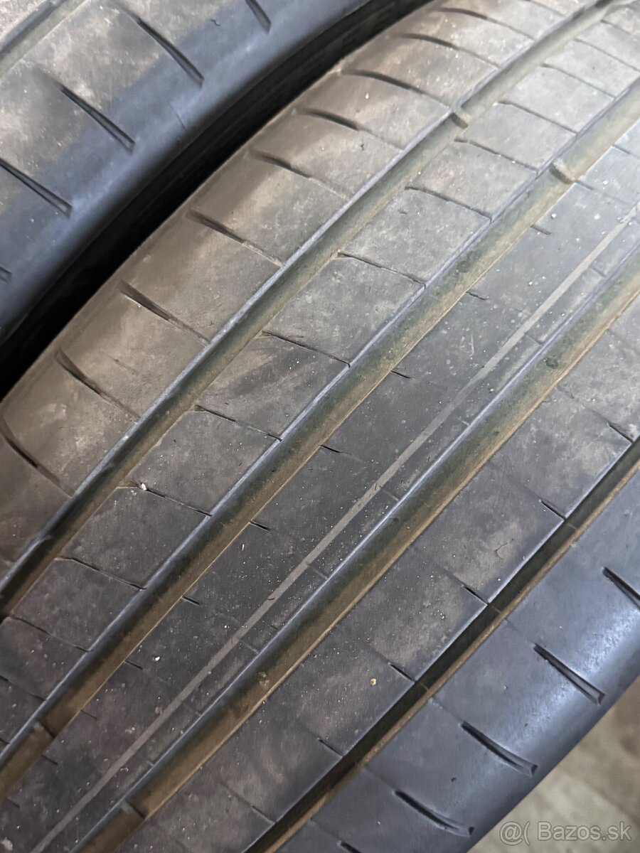 245/45R19 - 2