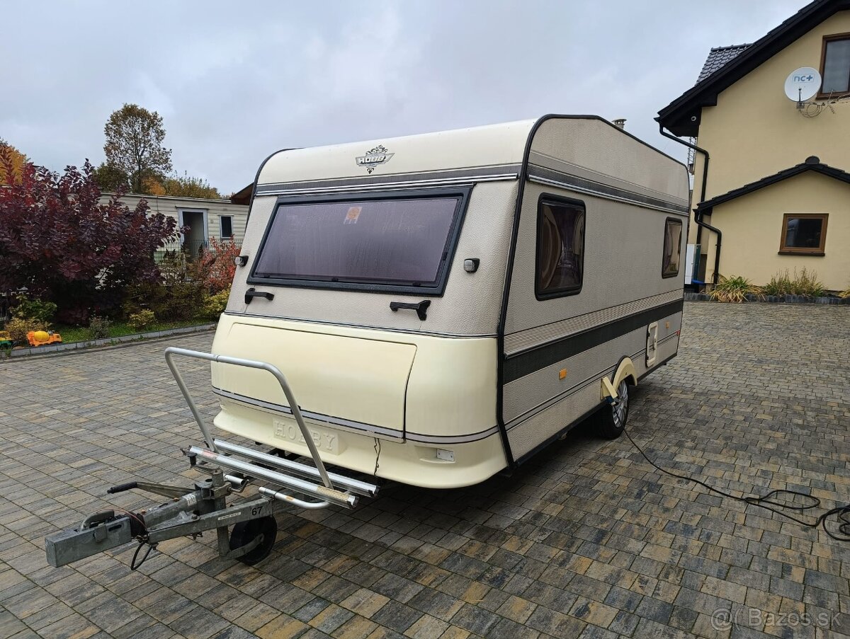 Obytny prives Hobby 430 - predstan, max 1000 kg - 2