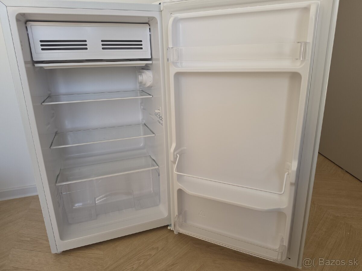 Predám mini chladničku CANDY COHS 38E36W - 2