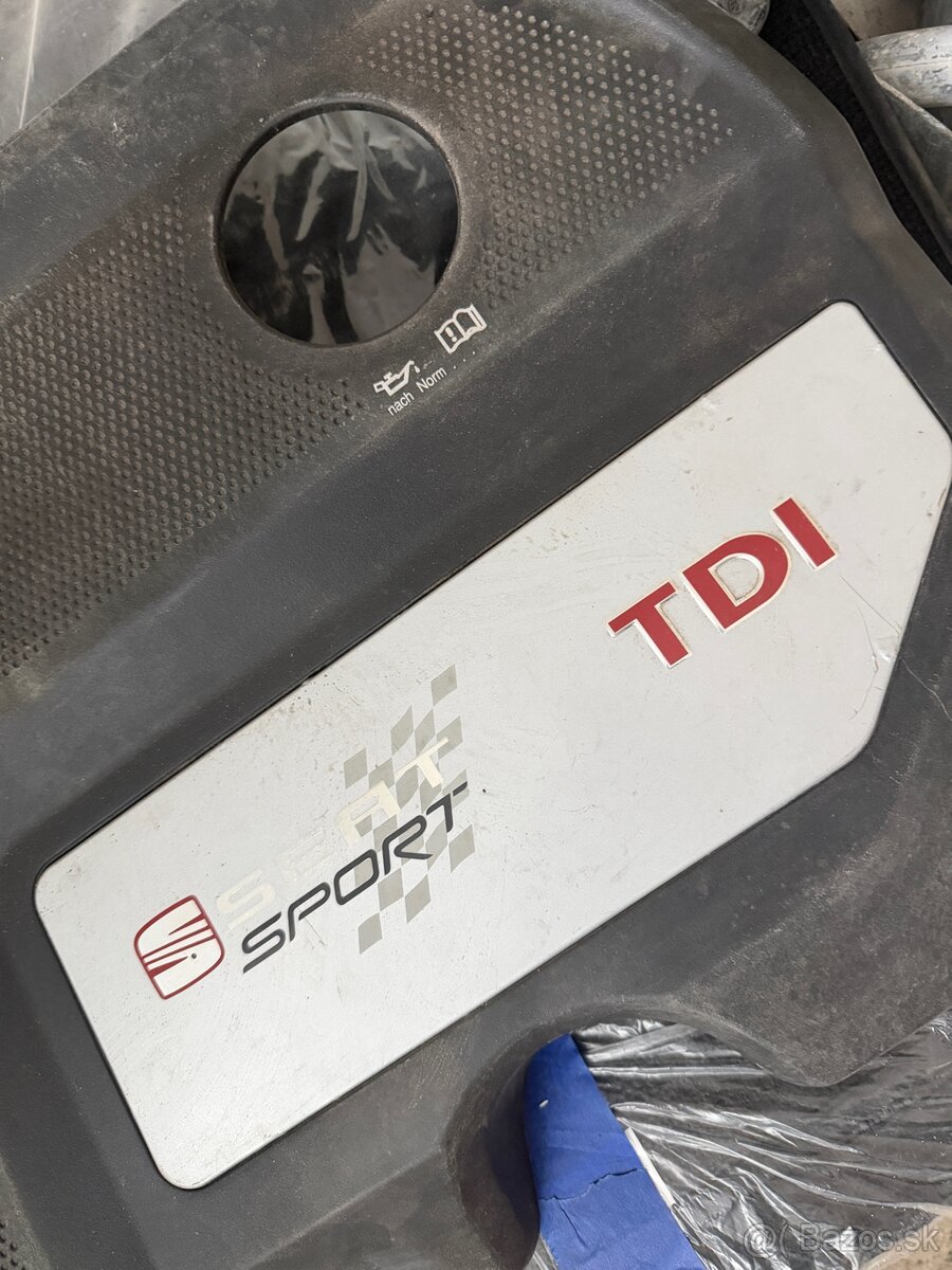 Kryt motora Seat Sport - 2