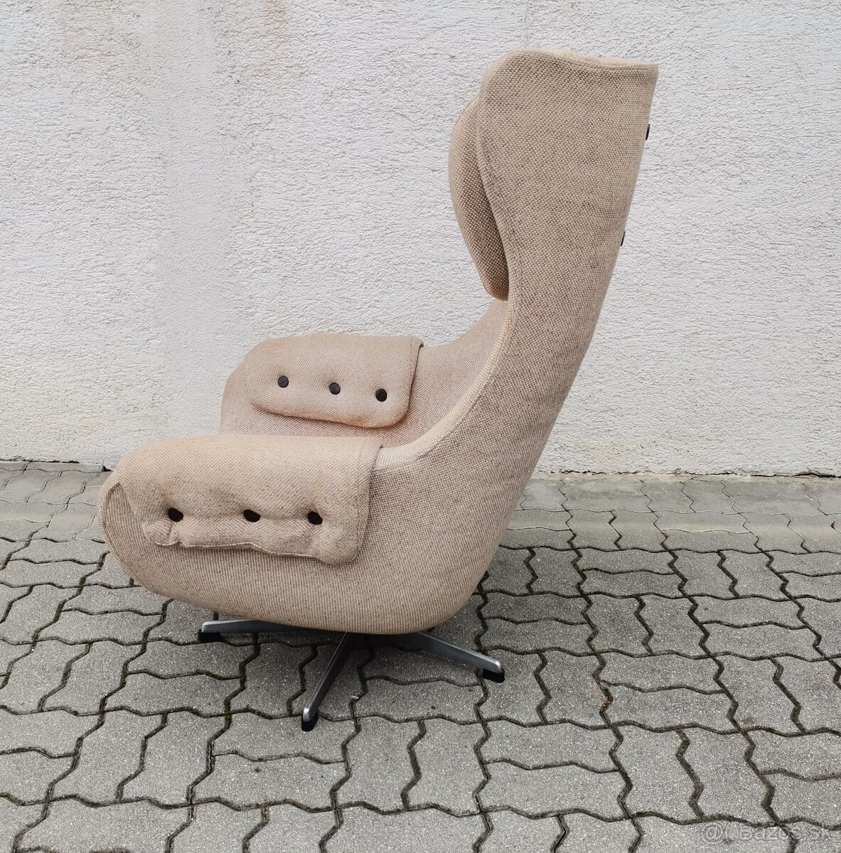 Velke retro otocne kreslo usiak Up Zavody - 2