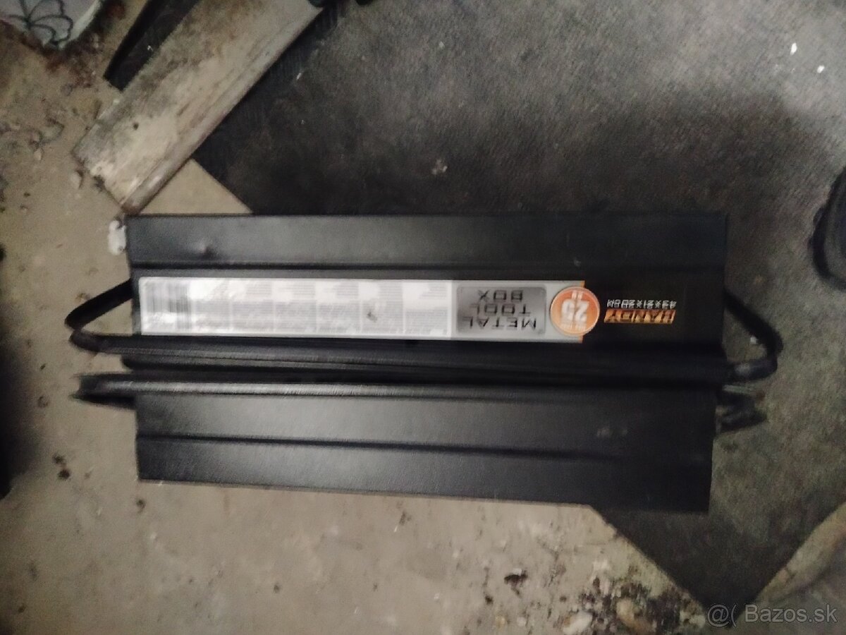 Kufrík s náradím. - 2