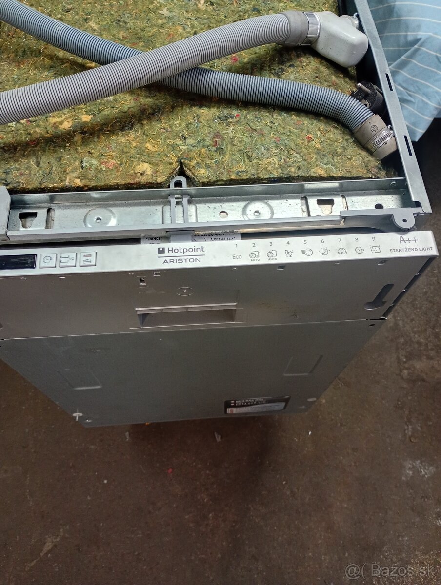 Predám umývačku riadu Hotpoint Ariston 45 - 2