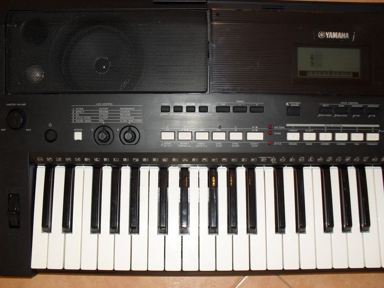 Yamaha PSR E433 - 2