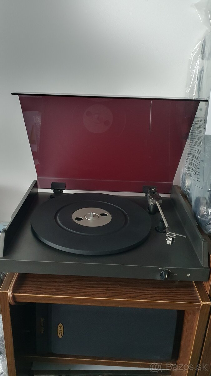 Gramofon tesla nc 470 - 2