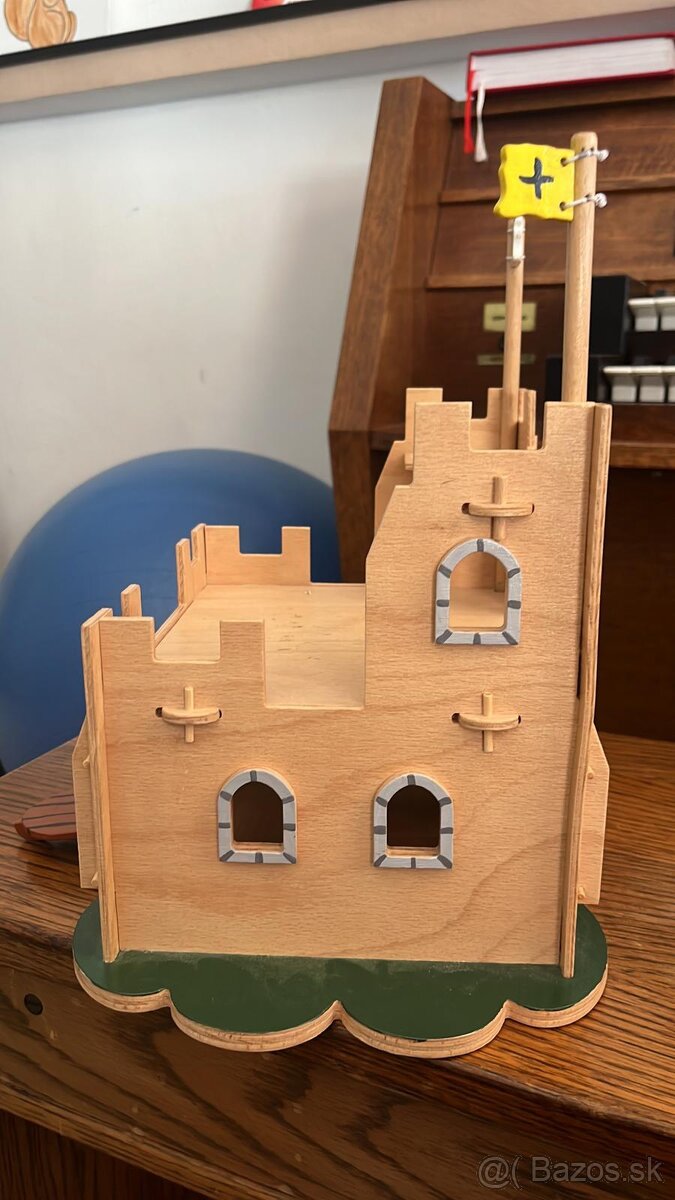 Drevený hrad s rytiermi, koňom a drakom - 2