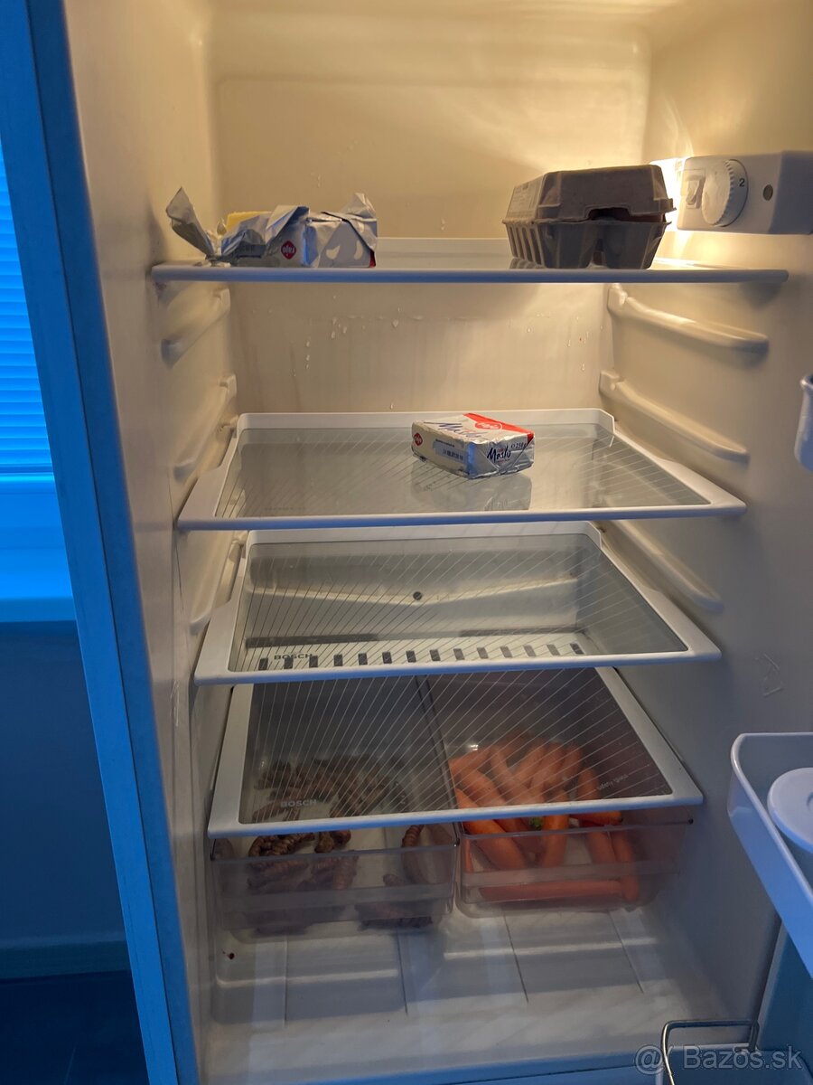 Predám staršiu chladničku s mrazničkou Bosh - 2