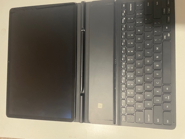 Krásny tablet Samsung Galaxy S7+ s obalom a perom - 2