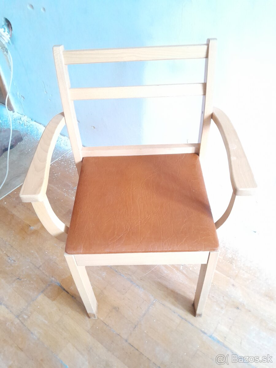Toaletné kreslo drevené - 2