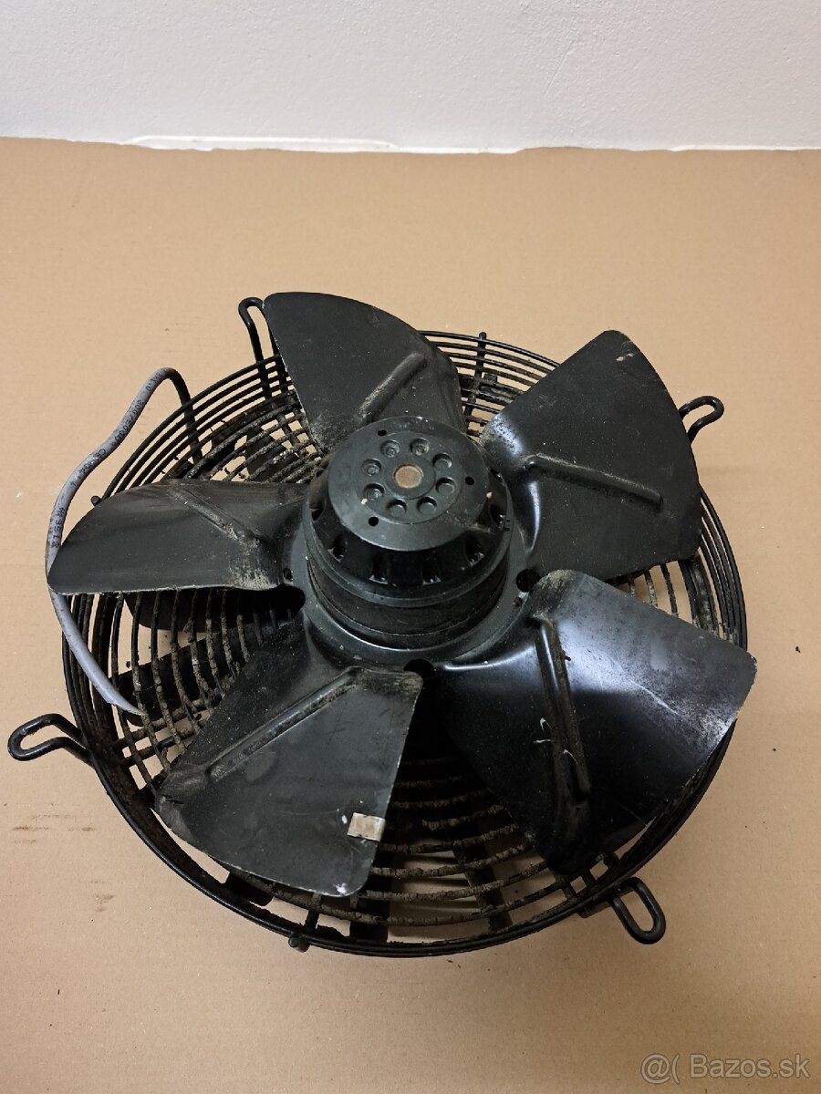 Predame 2ks odsávanie ventilátory. - 2