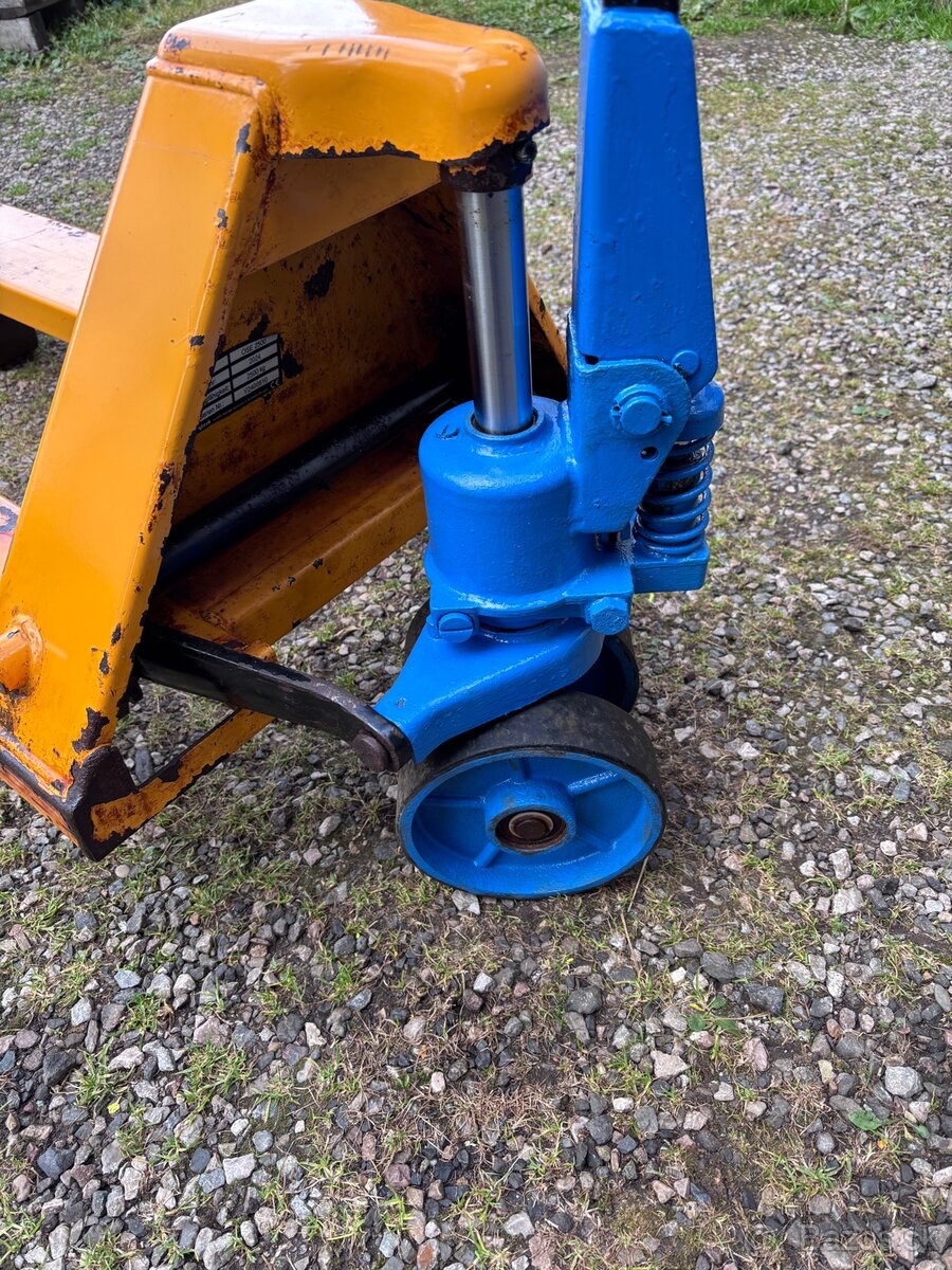 Paletový vozík 2500 kg - 2