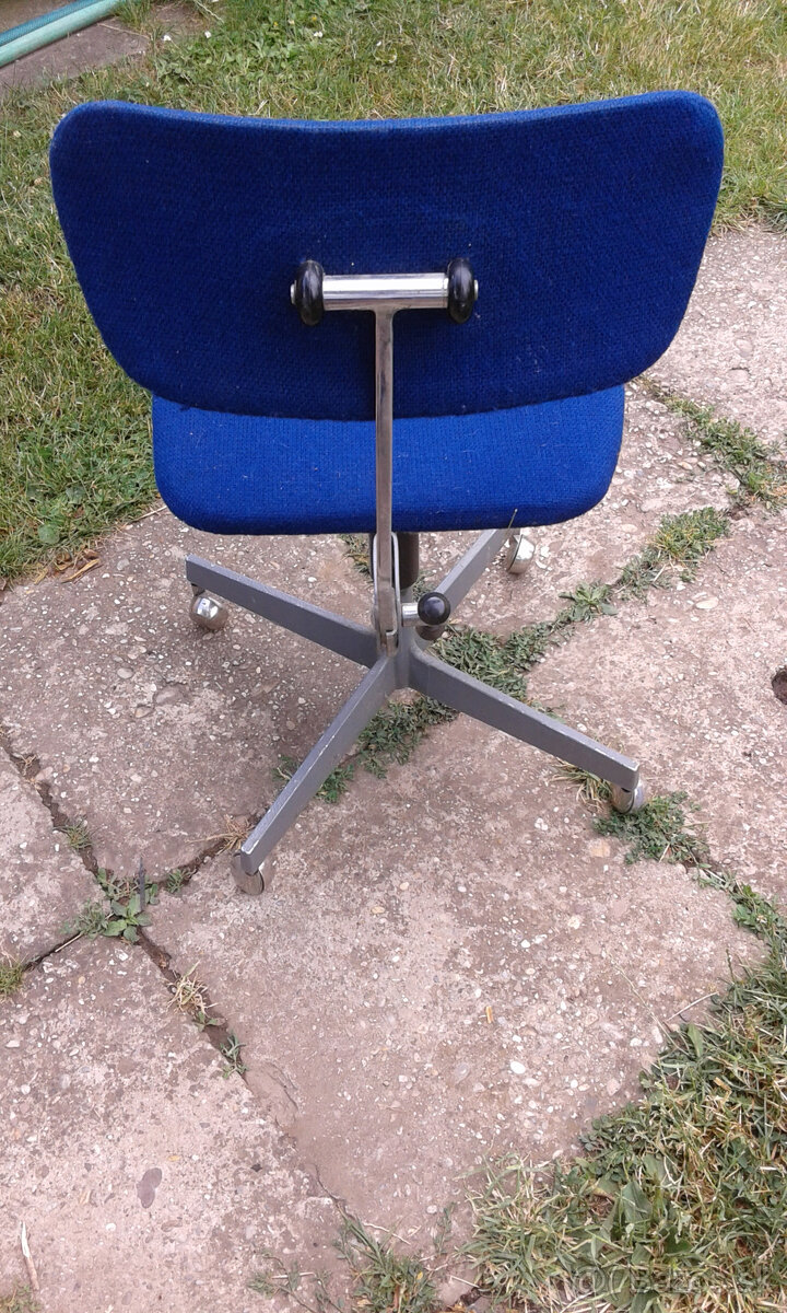 Predám retro kancelársku stoličku. - 2