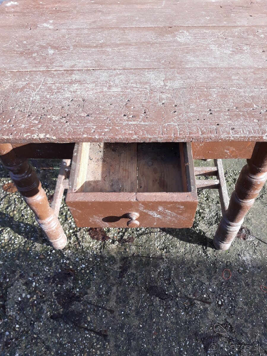 Starožitný stol - 2