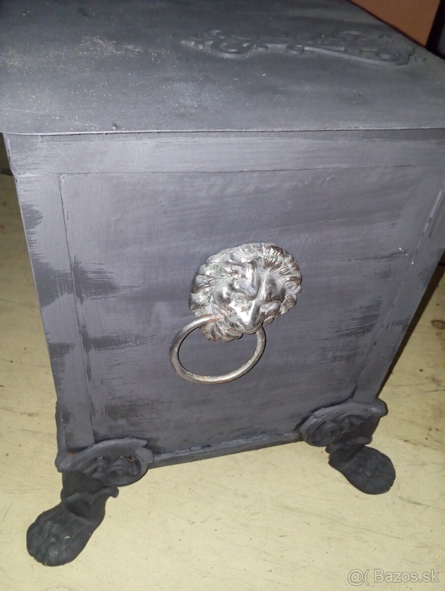 Starožitná kovová truhlica - 2