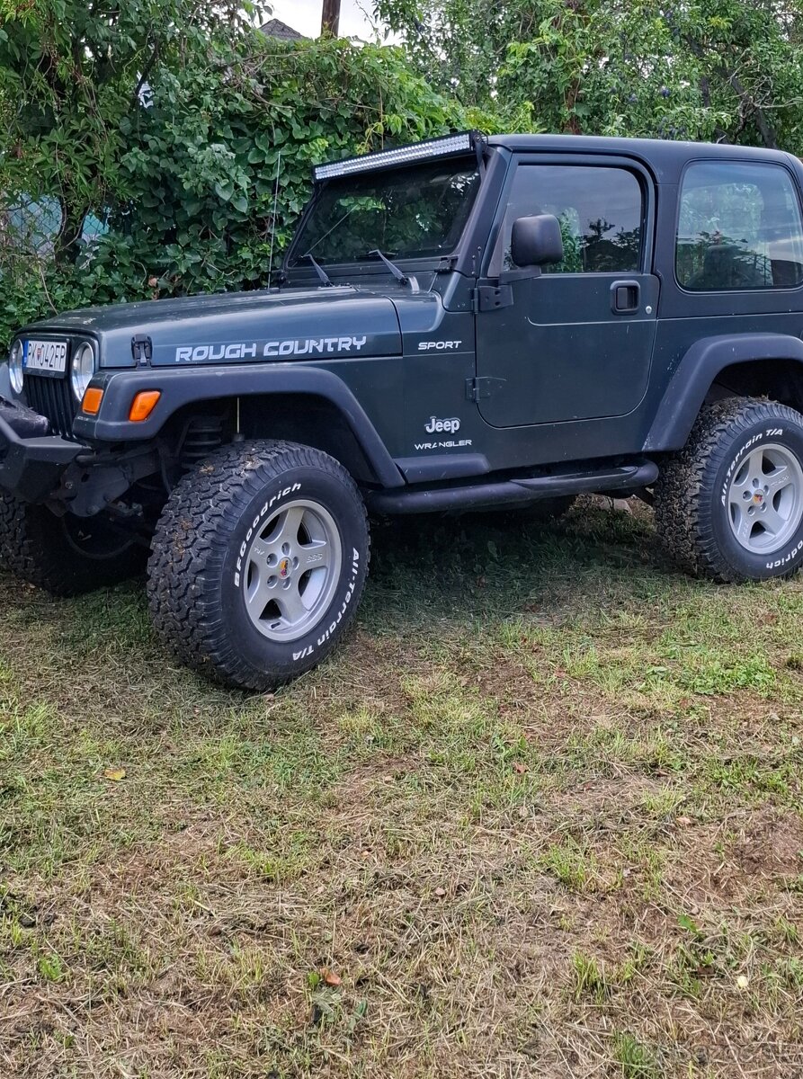 Predám Jeep Wrangler 4L automat. - 2