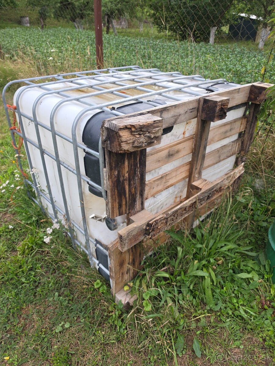 1000l nádoba plastová 2x - 2