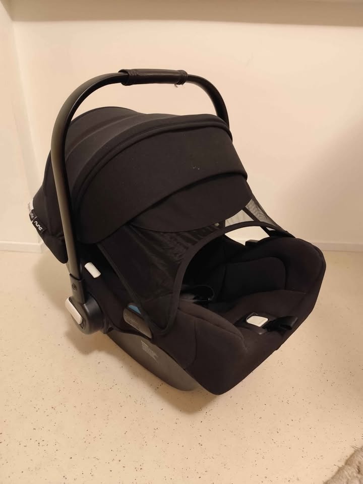 Bugaboo turtle air by nuna - 2