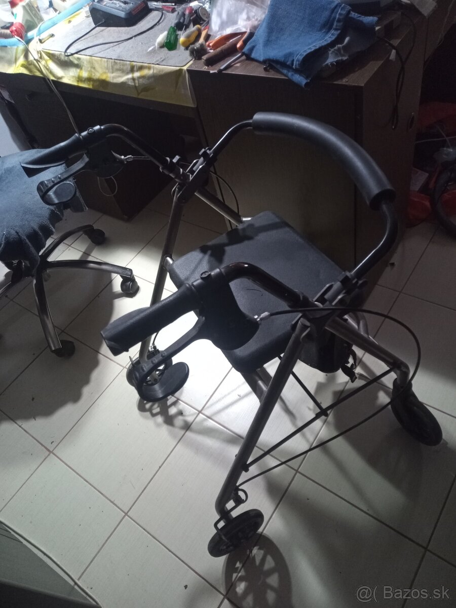 predám zdravotnický vozik - 2