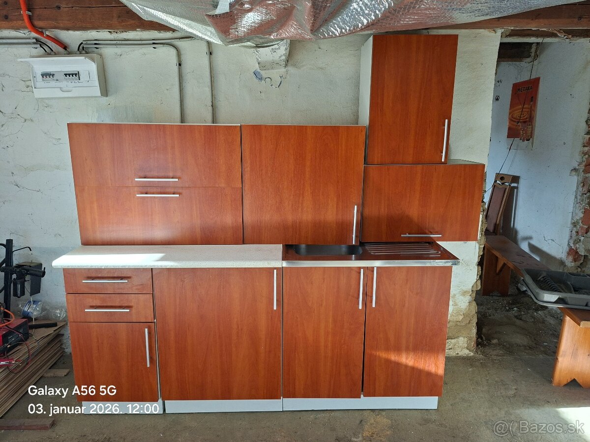 Na predaju kuchynská linka - 2