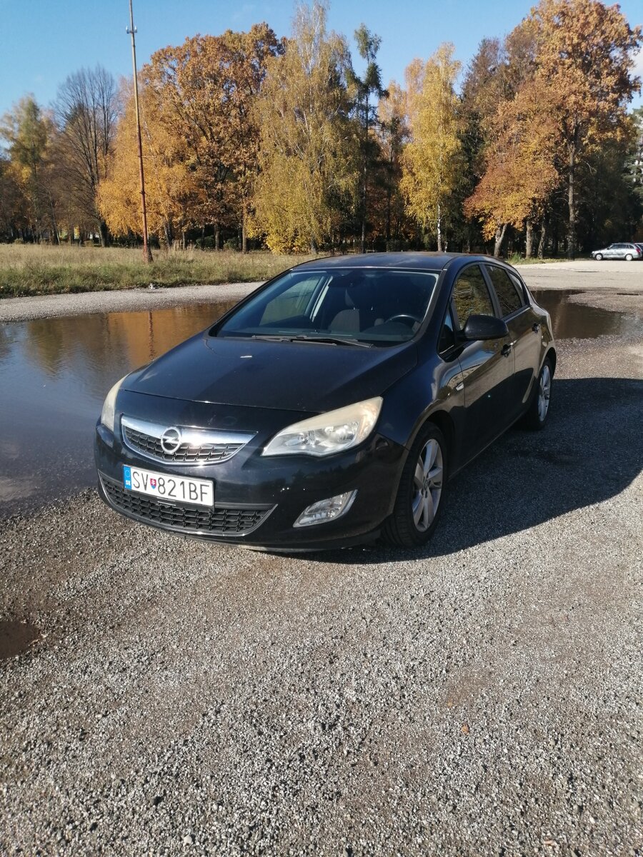 Opel astra j 1.4 benzín 74kw - 2