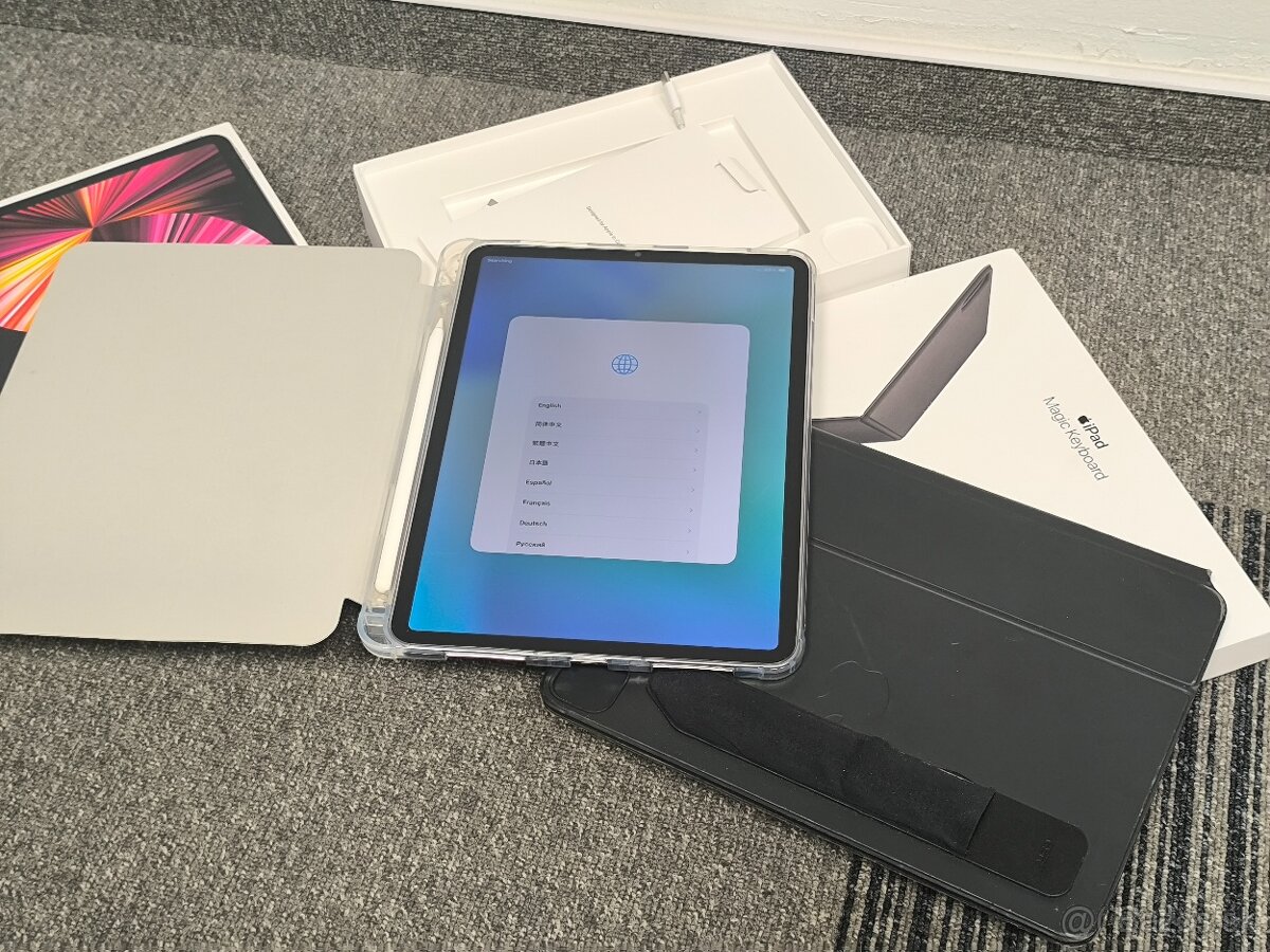 iPad Pro 11" M1 256GB (A2459) + 2 klávesnice + pero - 2